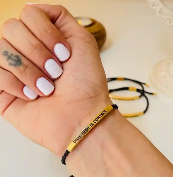 FaithControl® – Pulsera “Dios Tiene El Control” | Un recordatorio diario de fe, calma y fortaleza interior
